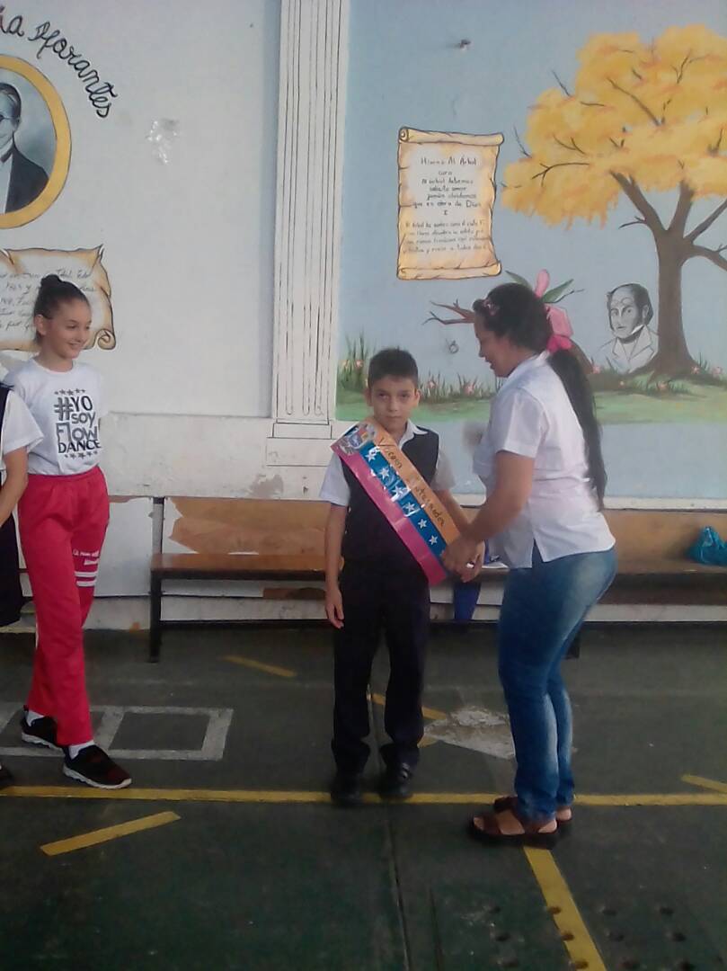 RosaInsParada1's tweet photo. Juramentación de la Vocería Estudiantil. Escuela bolivariana"Pedro María Morantes"municipio San Cristóbal @PdeOrientacion @ZonaEducTachira @charlychaves @JauaMiranda https://t.co/8likPGsGbU
