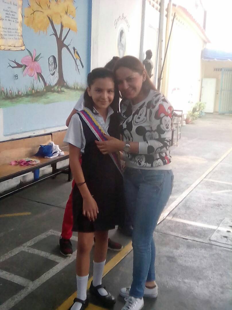 RosaInsParada1's tweet photo. Juramentación de la Vocería Estudiantil. Escuela bolivariana"Pedro María Morantes"municipio San Cristóbal @PdeOrientacion @ZonaEducTachira @charlychaves @JauaMiranda https://t.co/8likPGsGbU