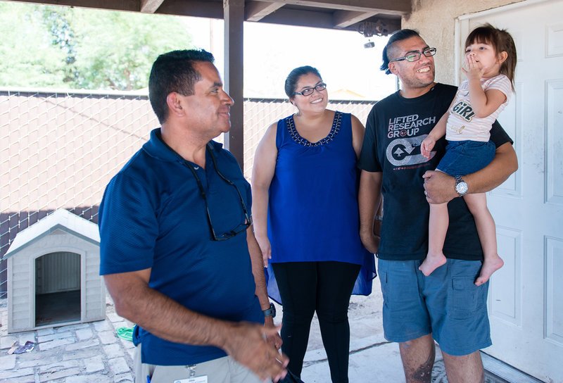 AECFNews's tweet photo. Home visits provide support for kids and families as they strive to lead healthy lives, reports @NPR. #2genapproach https://t.co/2h6yfHsVks https://t.co/yMUkqWheUl