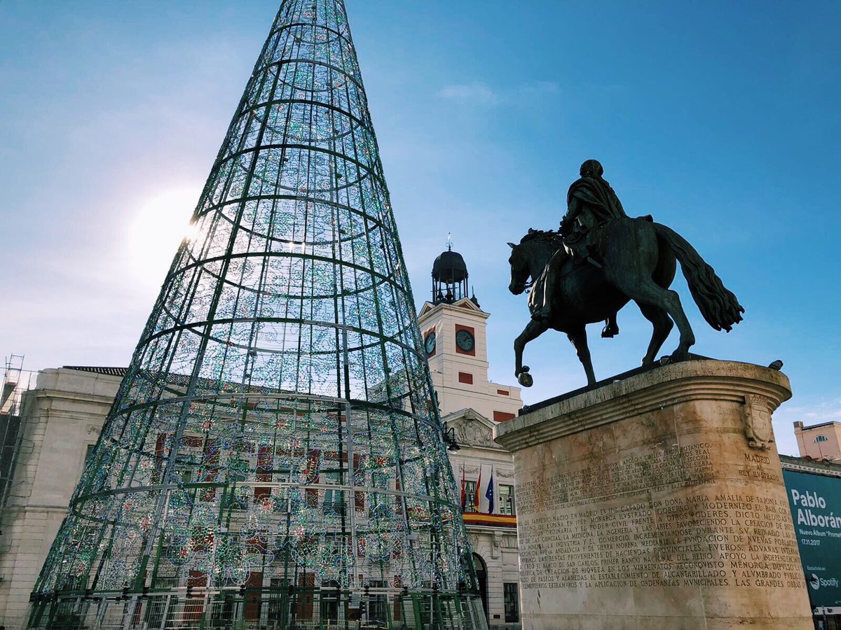 sky44madrid's tweet photo. Christmas is coming!❄️ #sky44madrid #ganasdenavidad #madridmola #puertadelsol https://t.co/MMCrnZXoMS