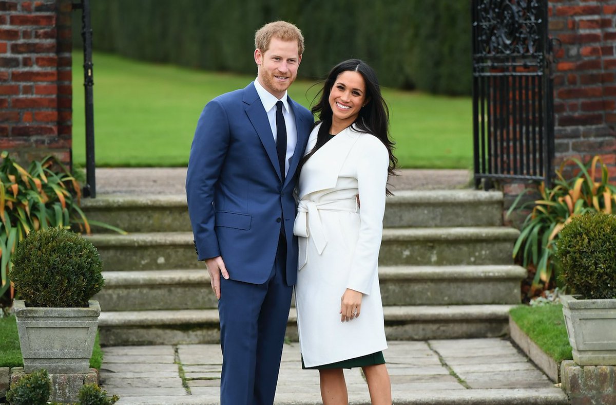 GraziaUK's tweet photo. Here's what Meghan Markle wore for her and Harry's engagement photo call https://t.co/2g48Vw1p09 https://t.co/ymuw8CW3Bi