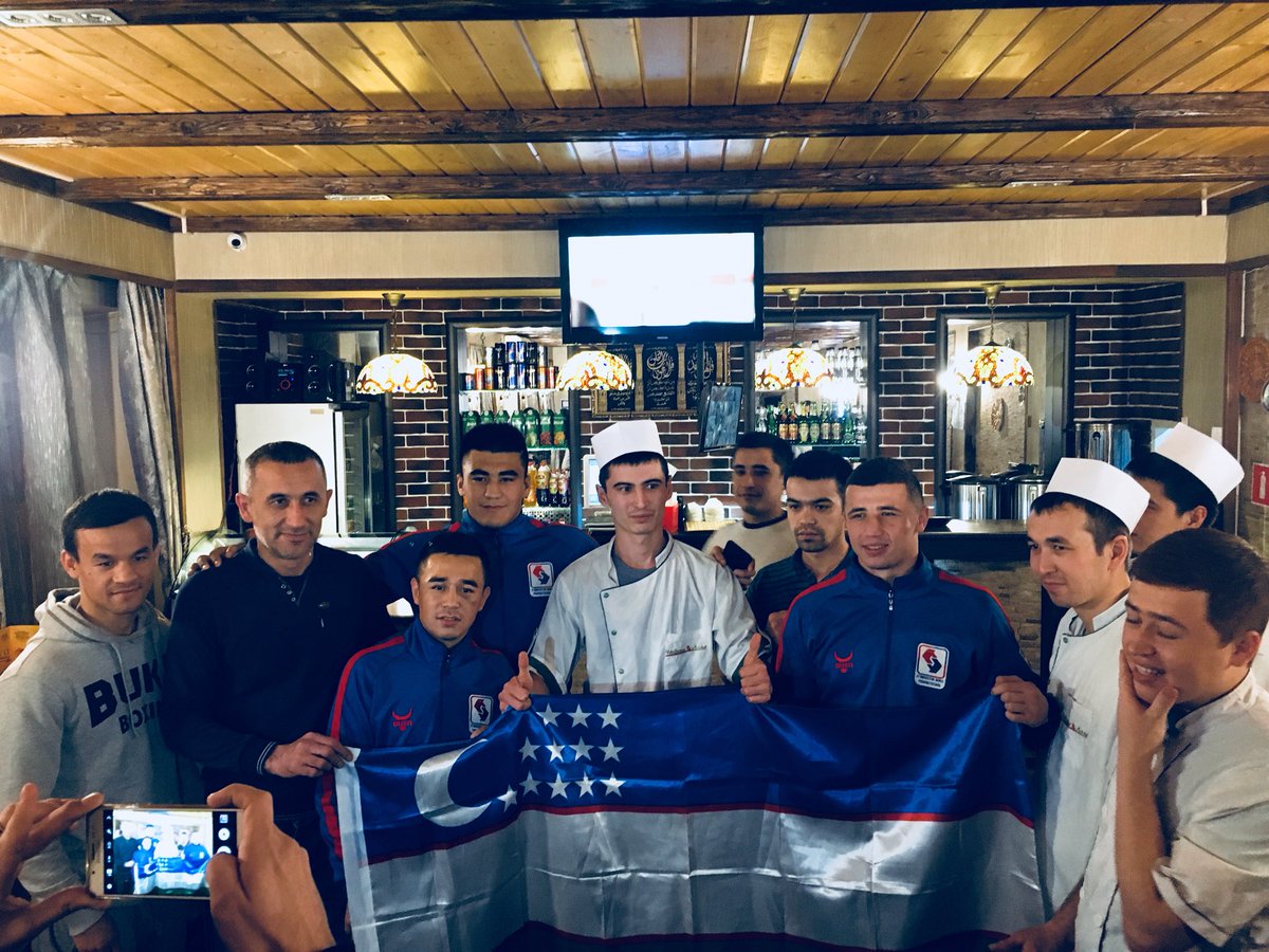 Москва, мухлислар билан.