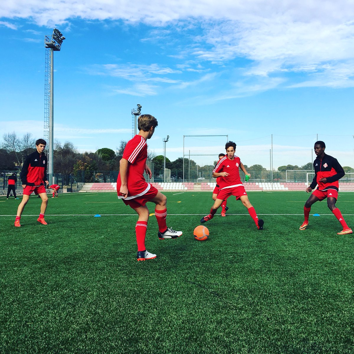 GTF_IMFA's tweet photo. #tainingday #madridfootballacademy #academy #soccer #talent #Madrid https://t.co/haBJqWoR1t