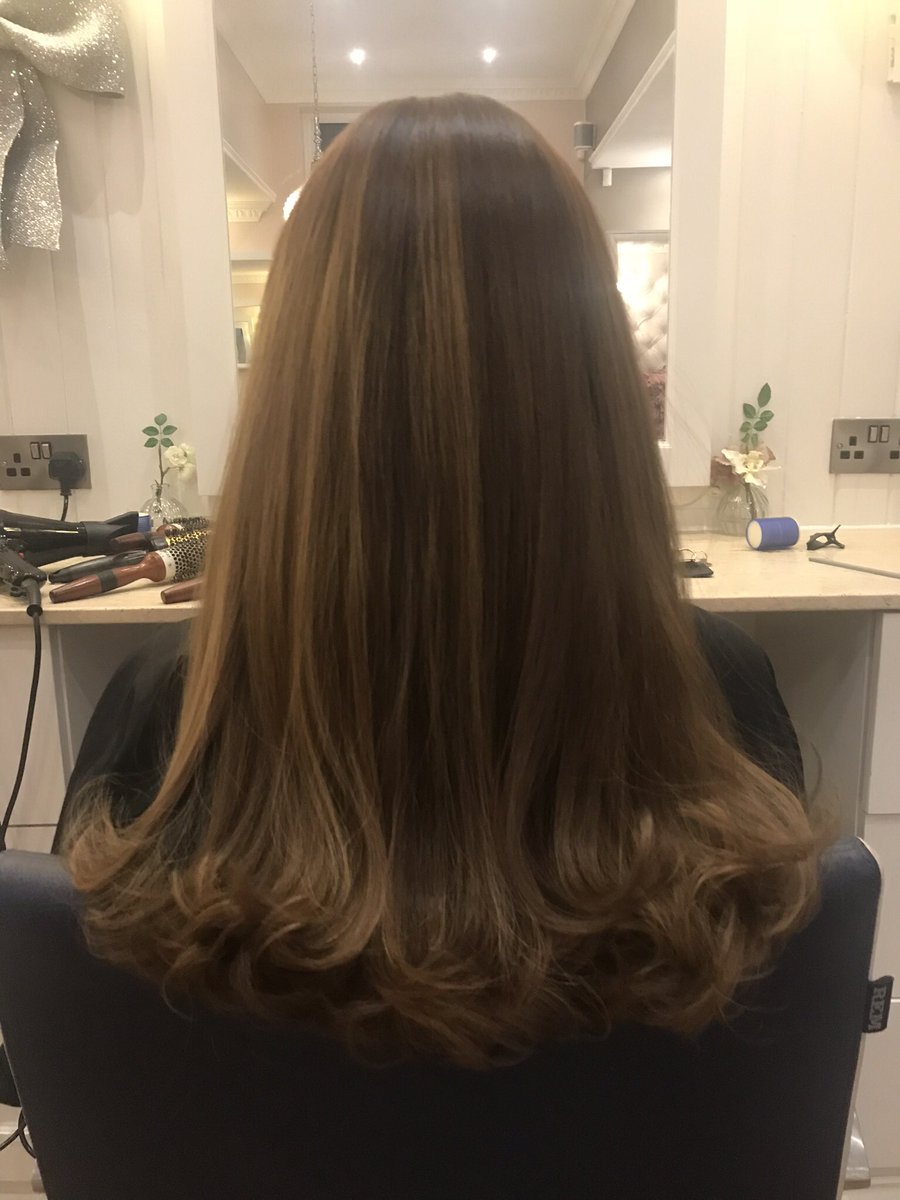 jofernslydgate's tweet photo. Another stunning before and after! #restyle #newhair #hairenvy #balayage #jofernslydgate 
-
To book call 01457 820348 https://t.co/Ftg1ZrRX3h