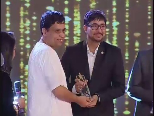 news24tvchannel's tweet photo. #JashneYoungistan: सामाजिक उद्यमी बिनिश देसाई को 'न्यूज24' ने सम्मानित किया #jashneyoungistan #news24channel #binishd https://t.co/Tqqq2UcFkh https://t.co/DfHqyah9C8