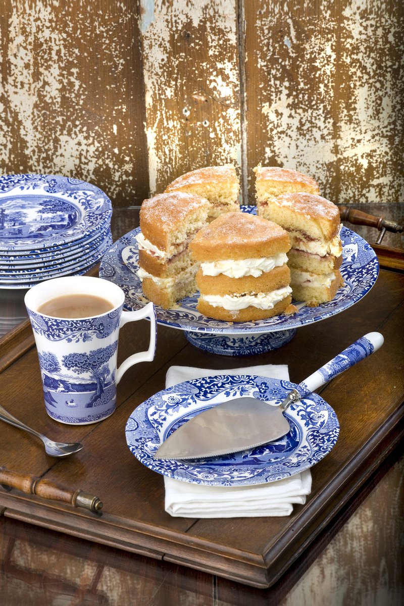 The wonderful news of the #royalwedding calls for an afternoon filled with traditionally British celebrations! Take out your Blue Italian tableware and celebrate the happy news with a large slice of Victoria sponge and a delicious cup of tea.