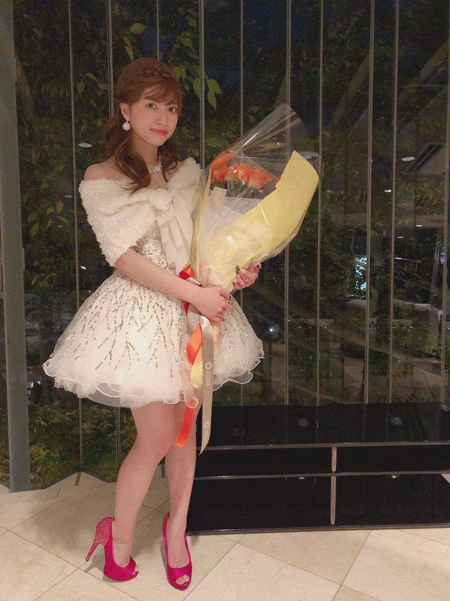 nao_takami1128's tweet photo. 今年も誕生日来ました!笑
21歳!
もう本格的に大人の仲間入りやなー。
いろんな自分の可能性を信じて、もっともっと自信つけて
応援してくださってる方へ恩返ししていきたいです。
これからもよろしくね!!
今年も楽しむぞー!!!😊✨✨✨ https://t.co/0X4IIG1fMU