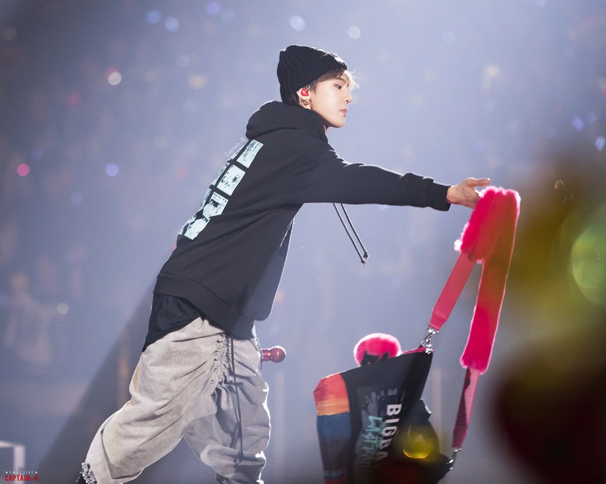 171124 BIGBANG LAST DANCE IN OSAKA - #GD HQ-3P he looks so good in