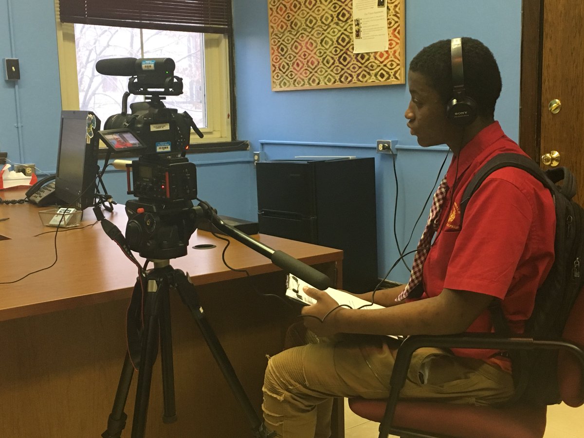 NLCPfsm's tweet photo. #senior Elijya Smith #interviews Mr. Chris Kelly about the benefits of a #collegedegree. @FreeSpiritChi @fsmjeff @RealChiYouth @fsmnewstweets @HoopsHIGHFSM https://t.co/GlUMG06ejG