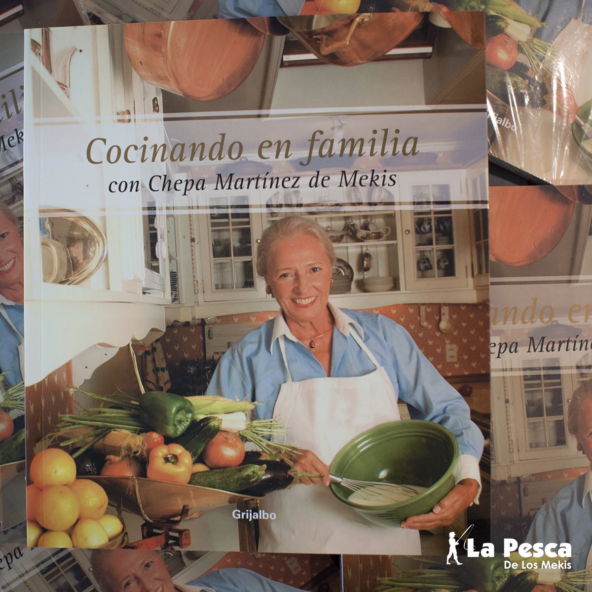 Lapescacl's tweet photo. "Cocinando en familia" libro de cocina de nuestra querida abuela , que fue un pilar y motivación para el inicio e historia de nuestras tiendas y el amor por la comida 🍴un libro con recetas muy buenas y fáciles! Esta disponible en todas nuestras tiendas. #recetas #cocina https://t.co/L2jSOaGzyJ