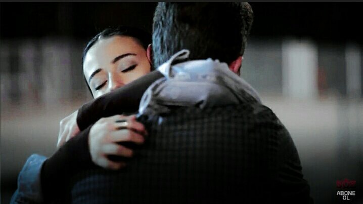 bumprincess_3's tweet photo. Hiç ayrılamam derken 
Kavuşmak hayal oldu🥀

#ErenVurdem #İlaydaIldır #NazAt #Söz #SözVerdikBirkere https://t.co/ILHoTVUWYU