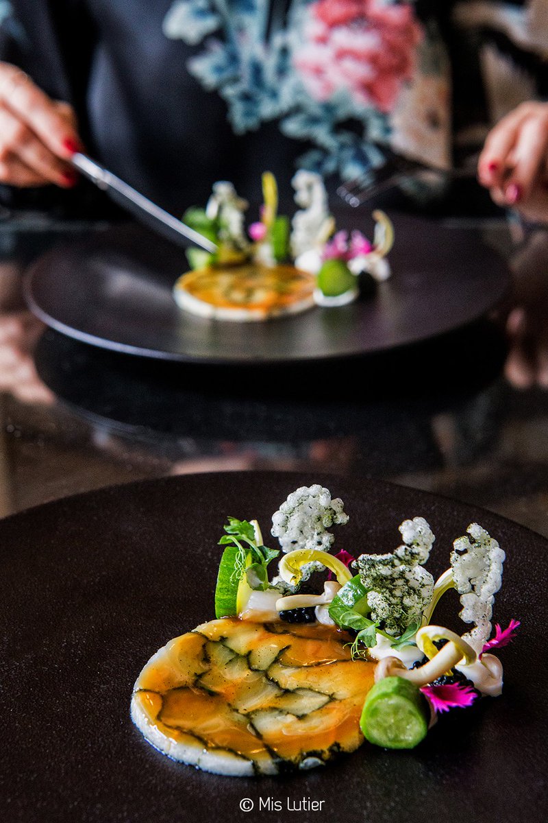 En Bridges, el chef ejecutivo Andrès Delpeut seduce con la delicada creatividad de sus platos 🍽️👉🏼 bit.ly/2n6Ntji <a href="/BridgesRest/">Bridges Amsterdam</a> #mislutiertravels #restaurant #Amsterdam #estrellamichelin