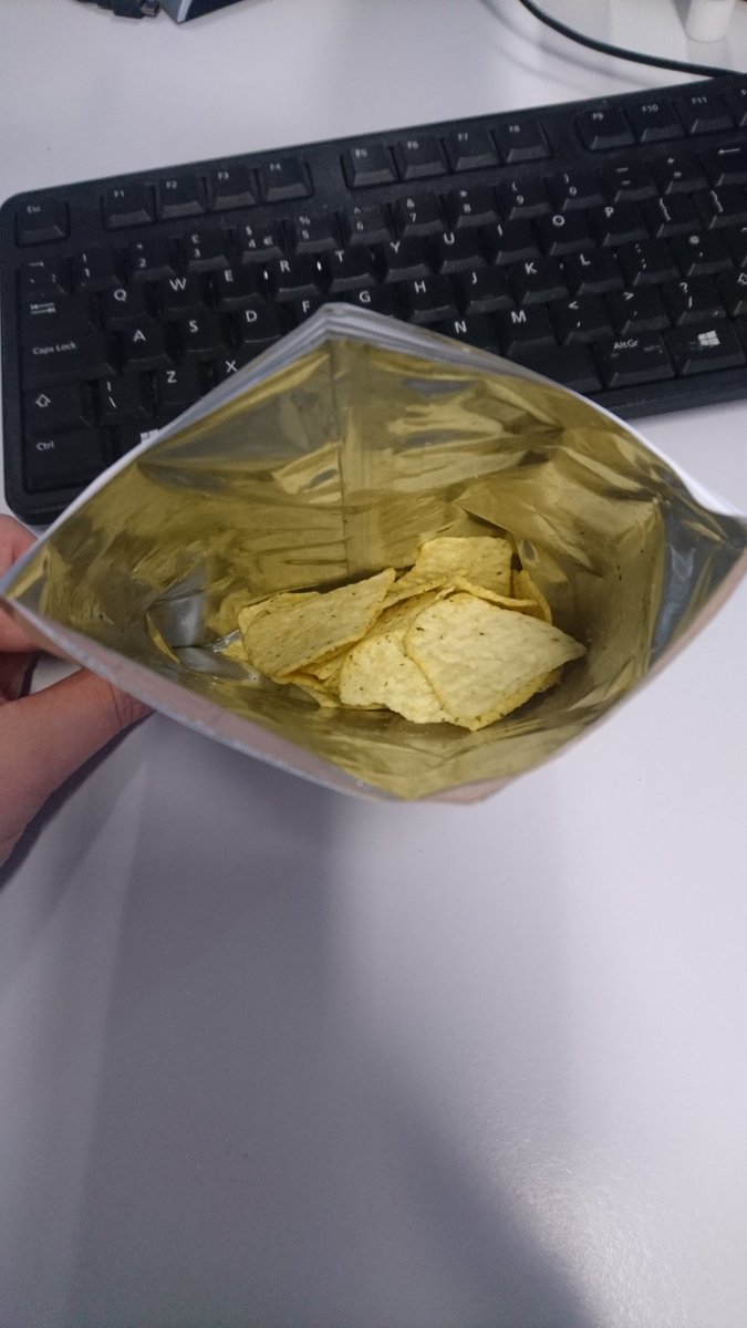 Naomi_Thornton's tweet photo. Dear @walkers_crisps Where for art thou my crisps?! #halfmeasures #emptypacket #starvin' #shortchanged #lesscalories #lesscrisps https://t.co/P5vowkBz31