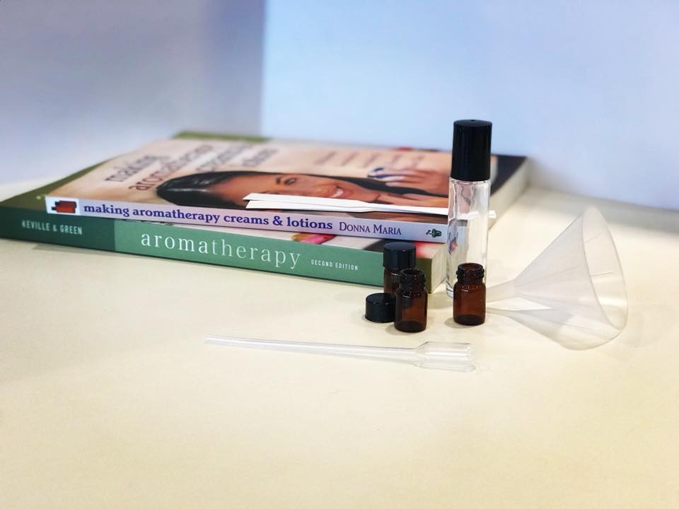EssentialOilCo's tweet photo. Just a few #aromatherapy essentials....... #pipette #rollerbottle #samplebottle #funnel https://t.co/HXDcP6ZyI2