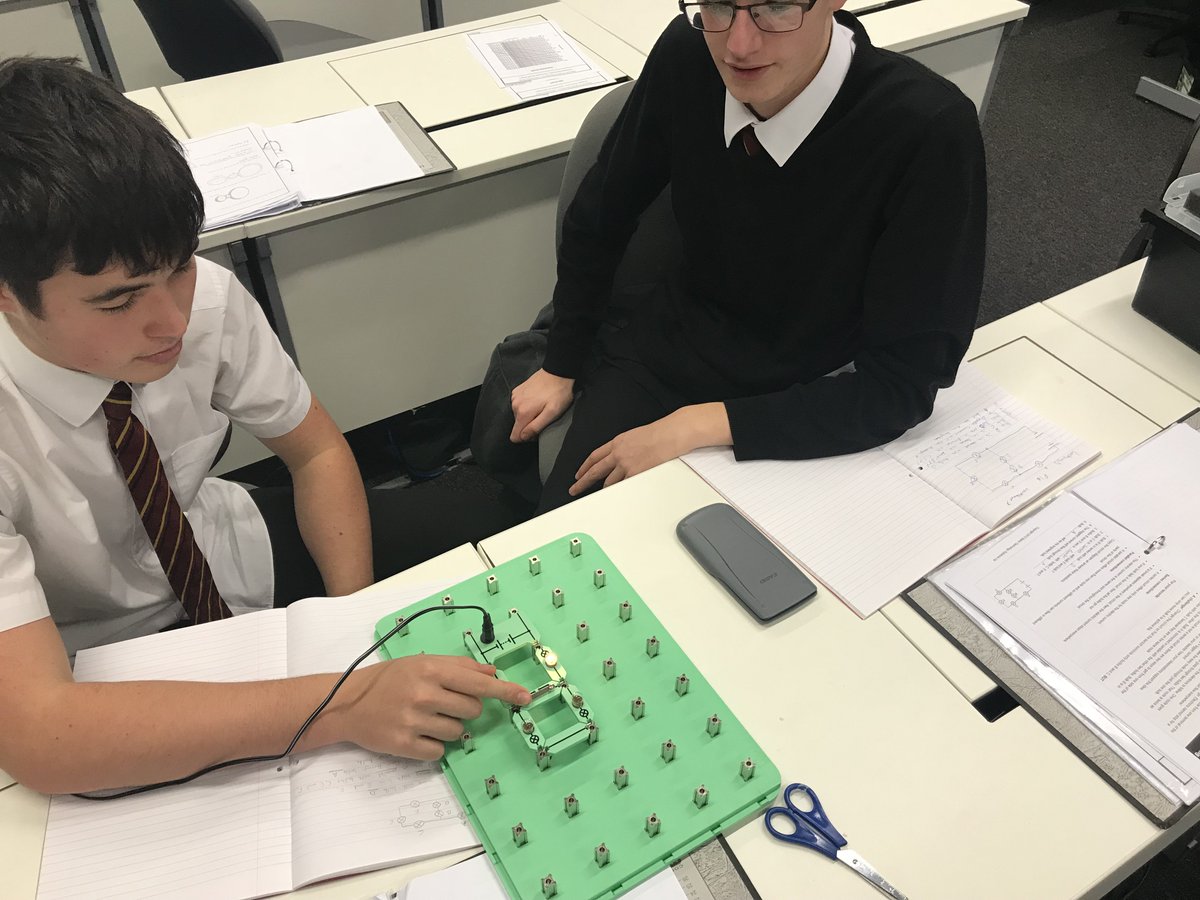 HarrisTechnical's tweet image. Senior pupils were learning about #Thermistors and #LightDependingResistors using @MatrixTSL Locktronics equipment today in National 4/5 Engineering Science @harrisacdundee @DYW_DA #Electronics #Engineers #STEM