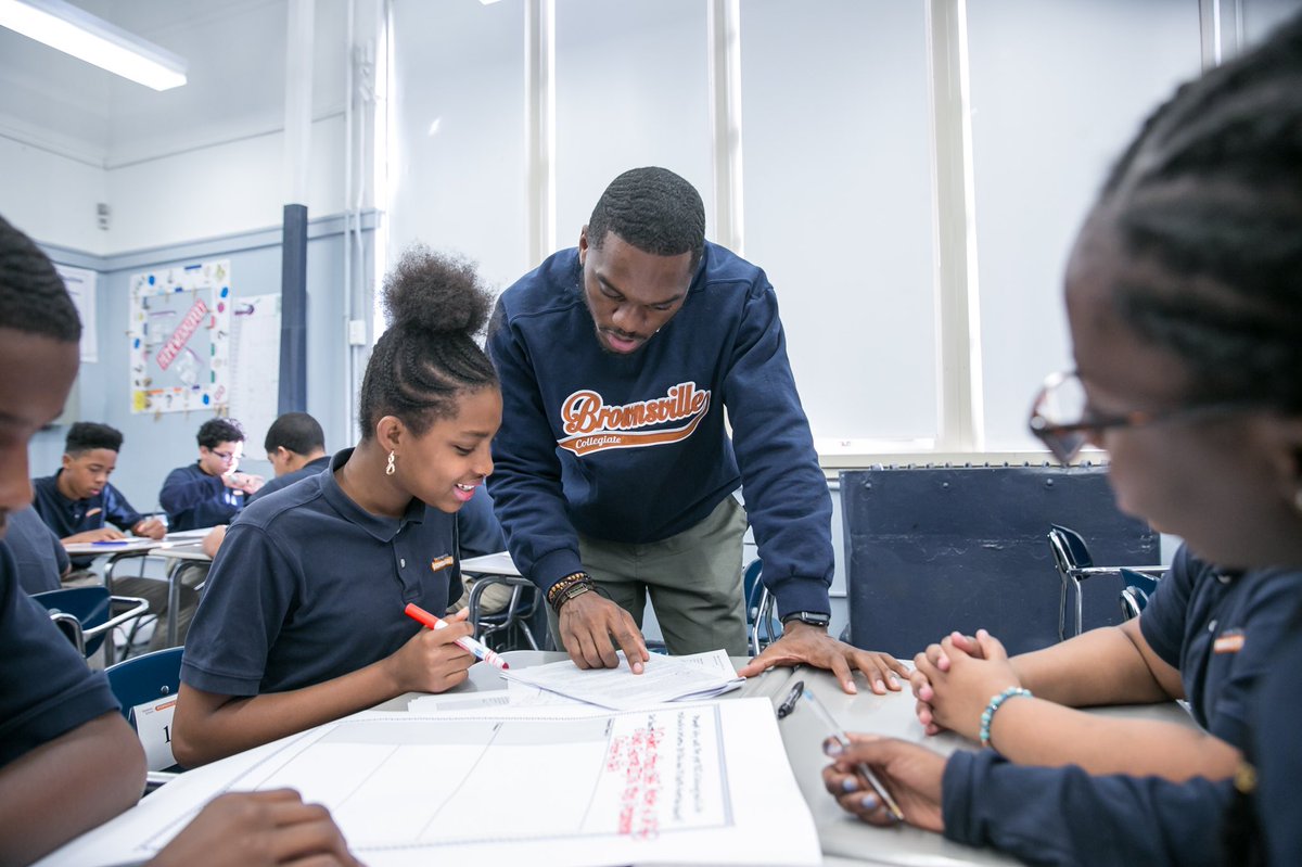 wheresX's tweet photo. Black educator👨🏾‍🏫 https://t.co/7oAxJmeDJo