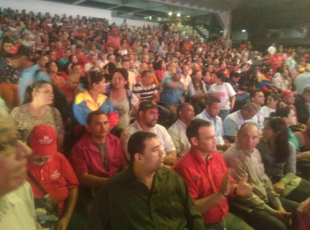 PsuvSF's tweet photo. Todo listo para recibir al próximo gobernador del Estado Zulia OMAR PRIETO en la presentación del plan de gobierno desde el Teatro Lía Bermudez #OmarEsFuturoSeguro https://t.co/skbRWnyB5R