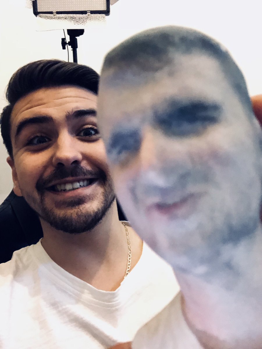 JoycaOff's tweet photo. Petit selfie avec @_Amixem qui ne peut pas s’empêcher de faire le fou fou ^^ https://t.co/jHIGzpq0iR