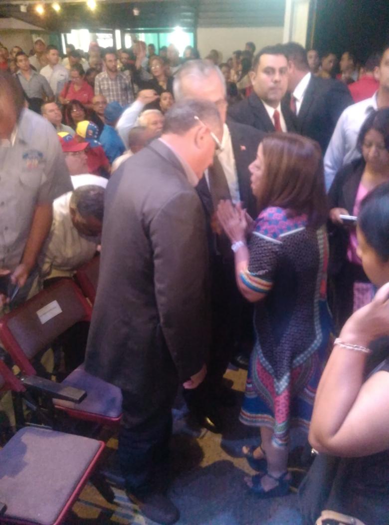 PsuvSF's tweet photo. En estos momentos hace acto de Presencia Willy Casanova candidato para la alcaldía de Maracaibo para la presentación del plan de Gobierno por parte del Gobernador OMAR PRIETO #OmarEsFuturoSeguro https://t.co/yalXxLkBbp