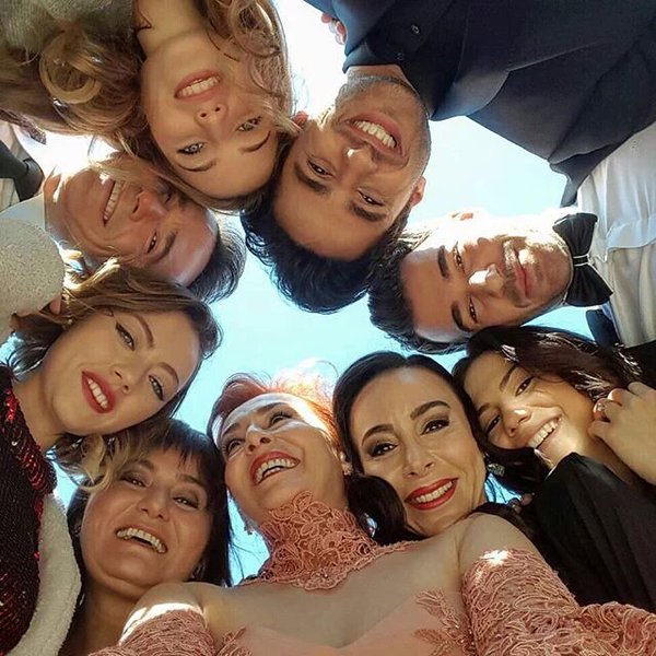 DemYusonsuzz's tweet photo. "Özlem taşıması ağır bir yüktür ve ne olursa olsun gururu bir şekilde ezer " çilek kokulu masalımız hiç son bulmayacak https://t.co/tqjPBd43DQ