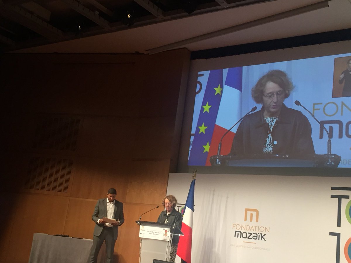 i_engagement's tweet photo. Lancement de la Cérémonie du #Top10 des recruteurs de la diversité avec la remise des trophés 🏆
#Top10versité par @SaidHammouche & @murielpenicaud 👏🏼
Cc @MozaikFondation & @ENGIEgroup
#LiveIDE2017 https://t.co/h9YcMxcTt7