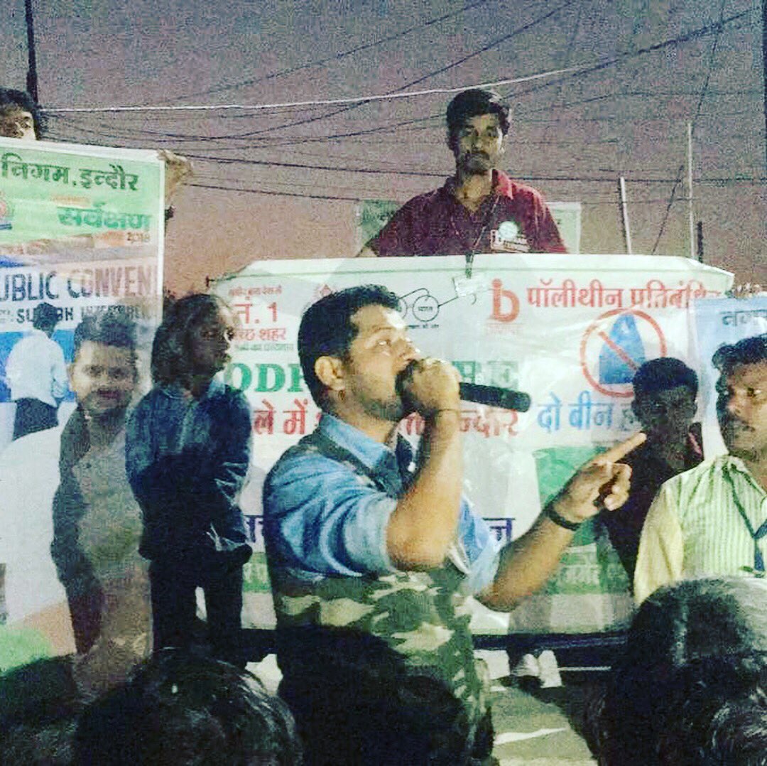 drpunitofficial's tweet photo. #IndoreRahegaNo1 #CleanlinessAwarenessCampaign by #BrandAmbassador @drpunitofficial in #SlumArea #रस्सी_मैदान_दीपमाला_ढाबे_के_पीछे_लवकुश_चौराहे_के_समीप_सांवेर_रोड_इंदौर। #ODF #Campaign #UseOfModulerToilets #sbmump1 #swachhIndore #SwachhSurvejshan2018 #MyCleanIndia @GaurMalini https://t.co/EUVPRINFg6