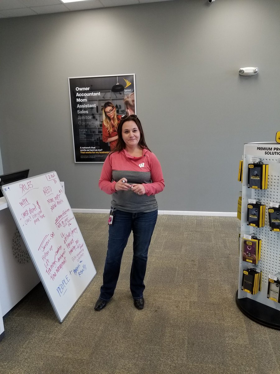 uwMarkLyons's tweet photo. Angela Perry came to assist me in exponential growth. You Rock Angie. @angelaperrywi @DavidGraham68 @DKavelaris @UWGMJason https://t.co/fXi1ob98aZ