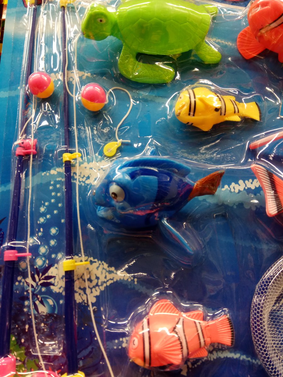 IAmCatherinePal's tweet photo. Looks like someone found Nemo and Dory @TheEllenShow https://t.co/4pRaglOeVi