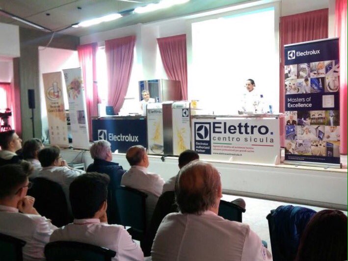 NicNazionale's tweet photo. L'alta formazione propedeutica ai #CampionatiFIC2018 oggi a Caltanissetta. Con gli chef #NazionaleItalianaCuochi Fantini e Gotti. https://t.co/wVfK1Nb4No