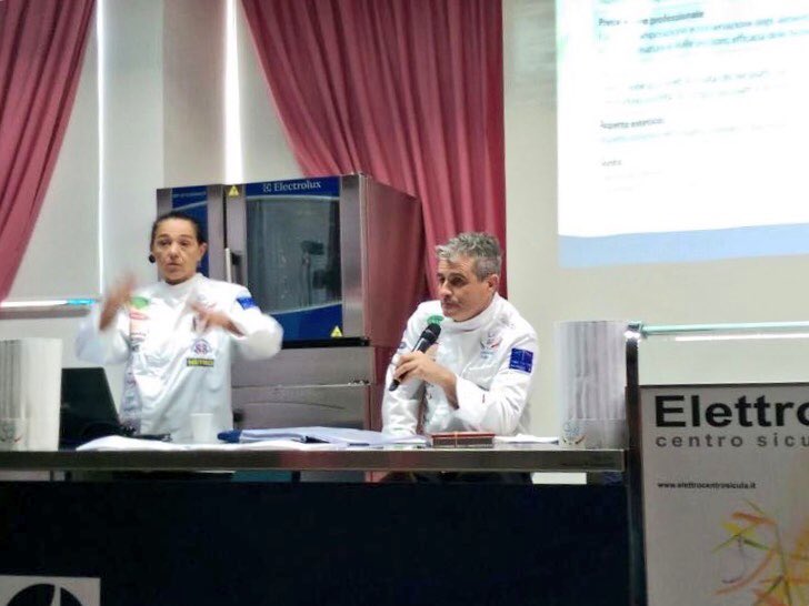 NicNazionale's tweet photo. L'alta formazione propedeutica ai #CampionatiFIC2018 oggi a Caltanissetta. Con gli chef #NazionaleItalianaCuochi Fantini e Gotti. https://t.co/wVfK1Nb4No