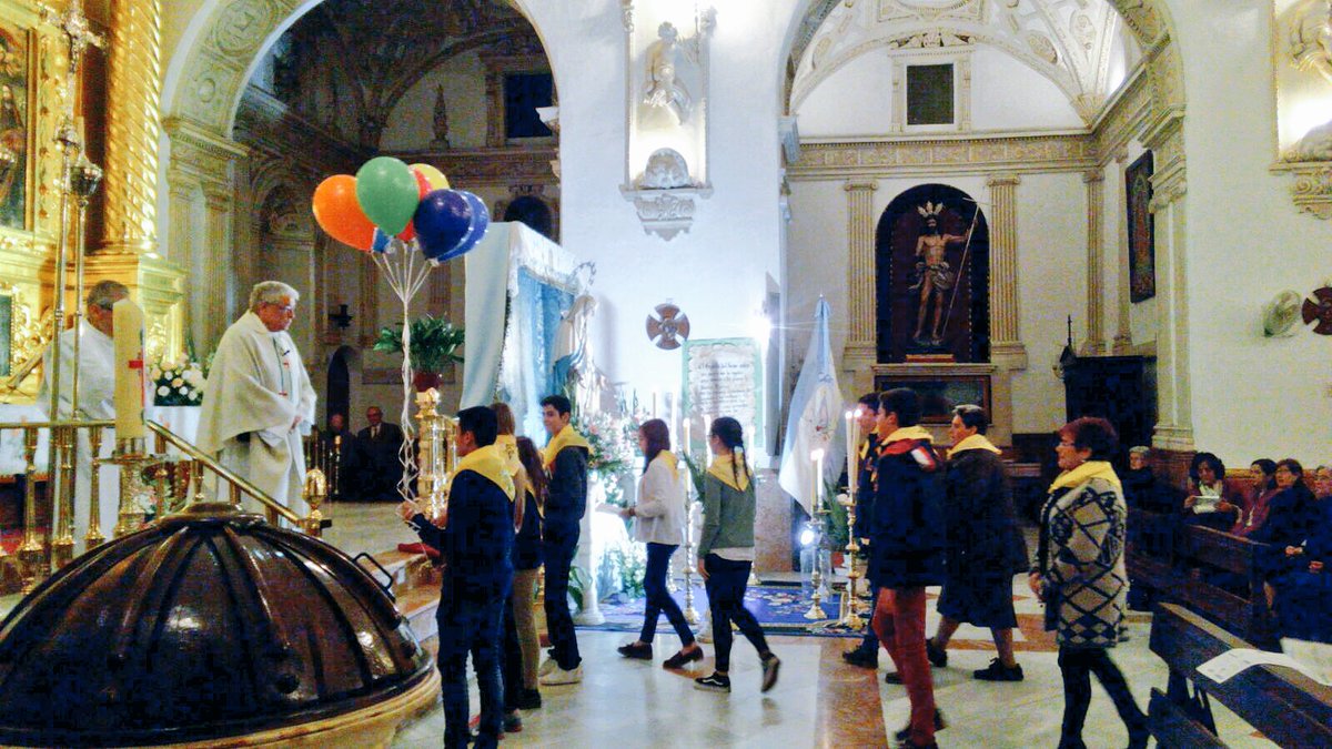 jmvcabra's tweet photo. Celebramos y compartimos con alegría. #Felizdiadelamilagrosa https://t.co/s1C09AnCNF