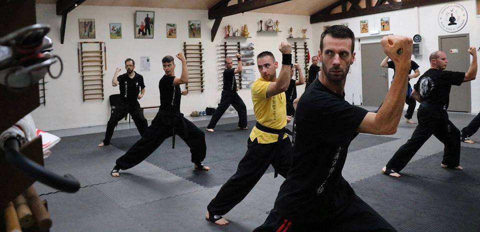 ManchuriaKungFu's tweet photo. #3decembre 9h-12h Stage #Mansuria #KungFu dirigé par @Mansuriamaster M. Derosière 
#MannequinDeBois #SelfDefense #combat #kungfu #wushu #martialarts
Lieu : Dojo du Complexe Grimaldi, rue E. Zola @VilleArras
15€
Infos/résa 06.09.91.37.07 https://t.co/diO3PSvxLt