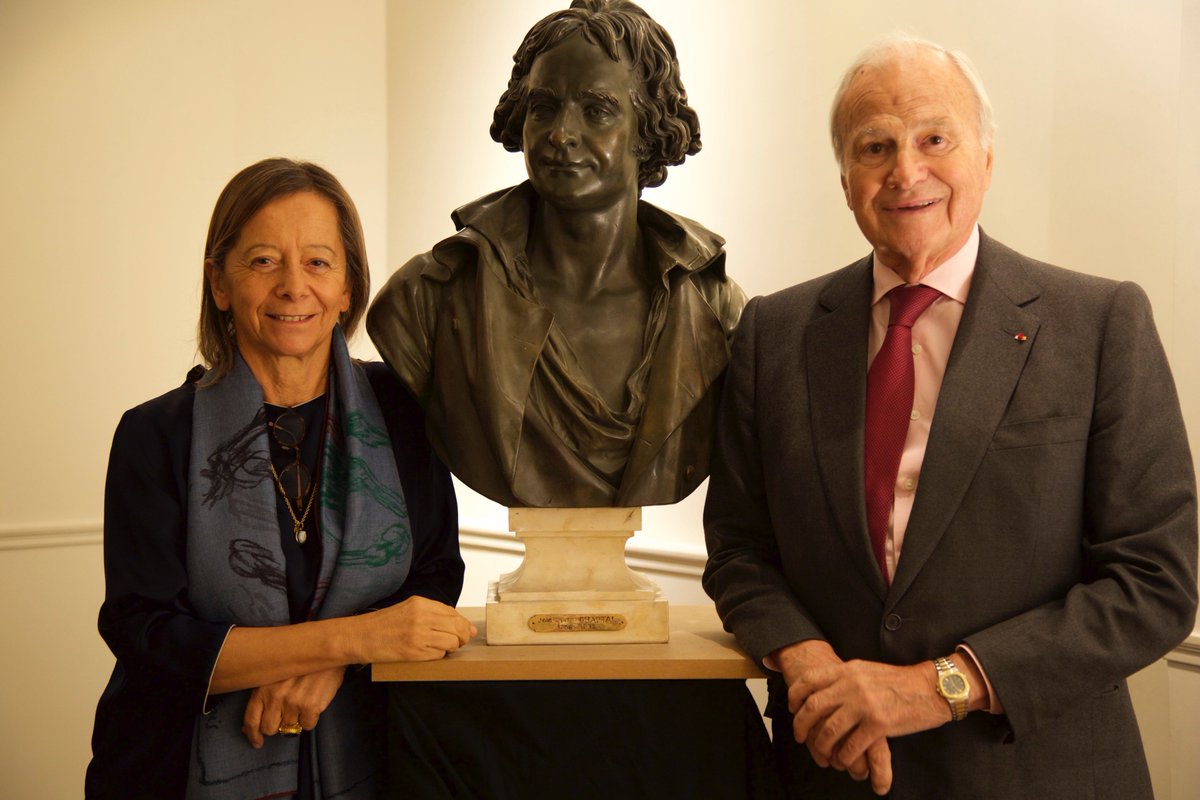 IndustrieFrance's tweet photo. Cérémonie #CHAPTAL2017 Dominique #Senequier @Ardian incroyable lauréate du Comité des Arts Economiques en compagnie des parrains Claude #Bébéar #GrandChaptal2015 et Vincent #Bolloré #GrandChaptal2016 #honneur #Industrie #Finance @oliviermousson #HotelIndustrie https://t.co/7YoVfJhWVD