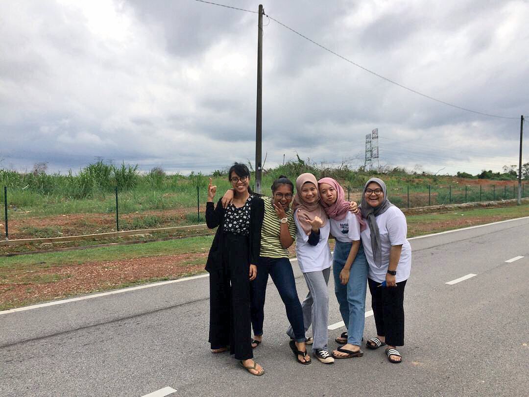 EJsafari's tweet photo. Lepas dah redah lecak dekat Pantai Klebang kelmarin for #rantour17 ๐๐ kasut dah berlumpur, end up berselipar je la balik tempat masing masing. Thank u Melaka ๐ค I โฅ๏ธ PM punya event #genYmelaka #rantai17 https://t.co/Sa4hso0JwP