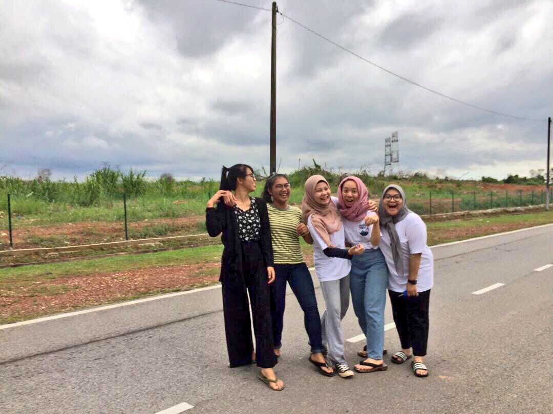 EJsafari's tweet photo. Lepas dah redah lecak dekat Pantai Klebang kelmarin for #rantour17 ๐๐ kasut dah berlumpur, end up berselipar je la balik tempat masing masing. Thank u Melaka ๐ค I โฅ๏ธ PM punya event #genYmelaka #rantai17 https://t.co/Sa4hso0JwP