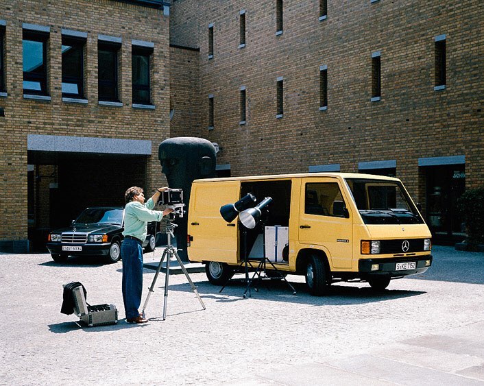 Cheeeeeese! Deze Mercedes-Benz MB 100 staat altijd goed op de foto.