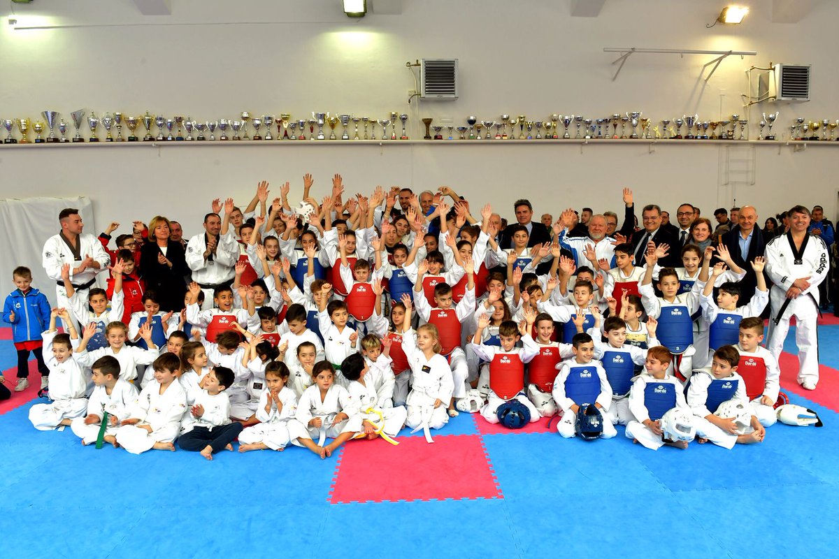 giomalago's tweet photo. Visita alla palestra della società ASD New Marzial di Mesagne con @Molfettatkd, @83_sarmiento e il Presidente @CitoTkd... La Puglia è una regione faro per il taekwondo! https://t.co/UhEOVDl3A9