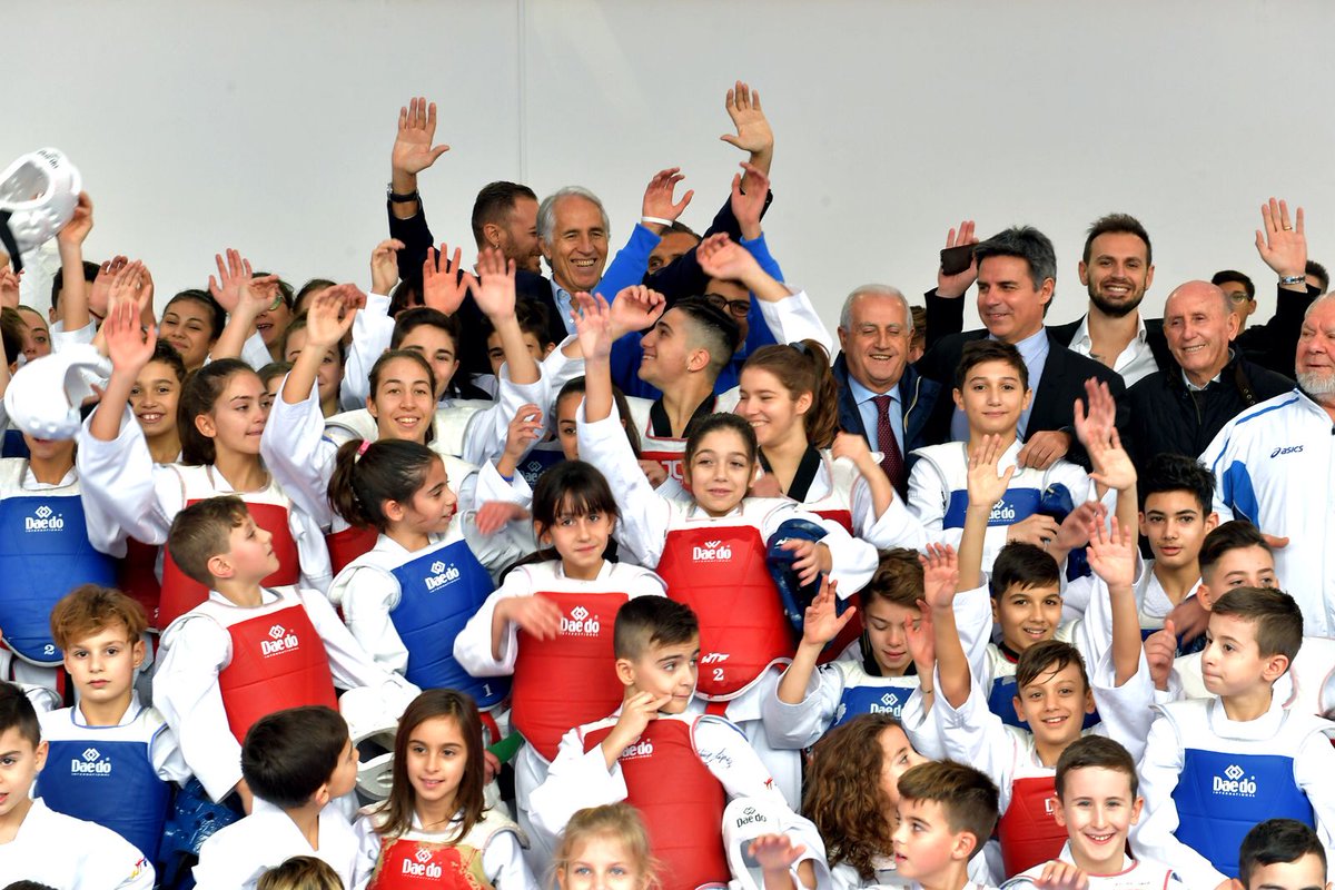 giomalago's tweet photo. Visita alla palestra della società ASD New Marzial di Mesagne con @Molfettatkd, @83_sarmiento e il Presidente @CitoTkd... La Puglia è una regione faro per il taekwondo! https://t.co/UhEOVDl3A9