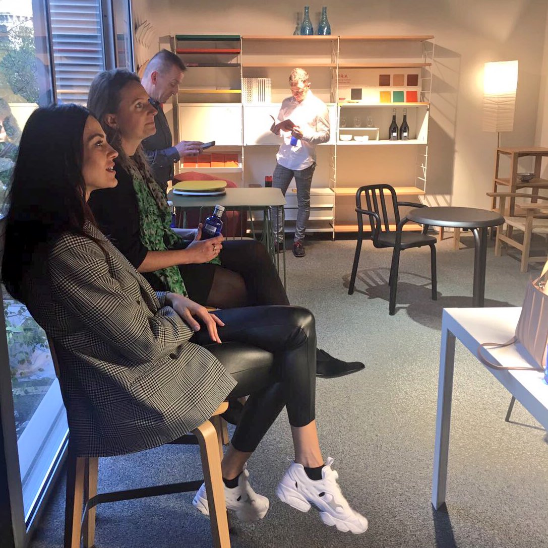 Red_Diseno_FMRE's tweet photo. Day 1.- 2nd professional meeting at the @mobles114 HQ in Barcelona! 8 interior designers from the UK on tour! #sunnydesigndays 😎 #sunnydesign #ESPdesign #design https://t.co/5jHUPitqax