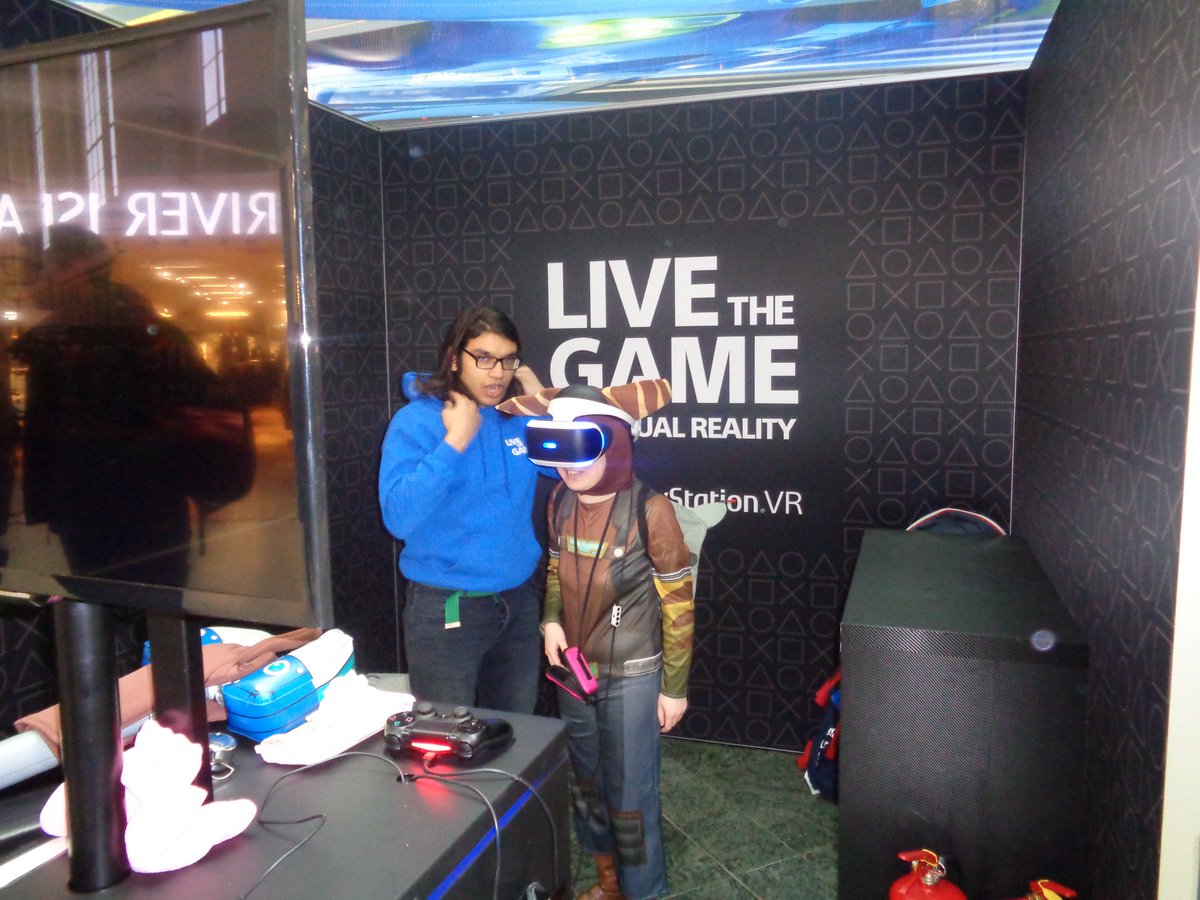 Satin_Splash's tweet photo. @The_Faz_D It's nice to see you again (despite I still have negative opinions about Nintendo these days and the fact I'm #TooOldForNintendo). I never realised you're secretly a PlayStation fan! #PlayStation #PlayStationVR #LiveTheGameTour #PlayStationUK #4ThePlayers https://t.co/zoXsCLbpPX