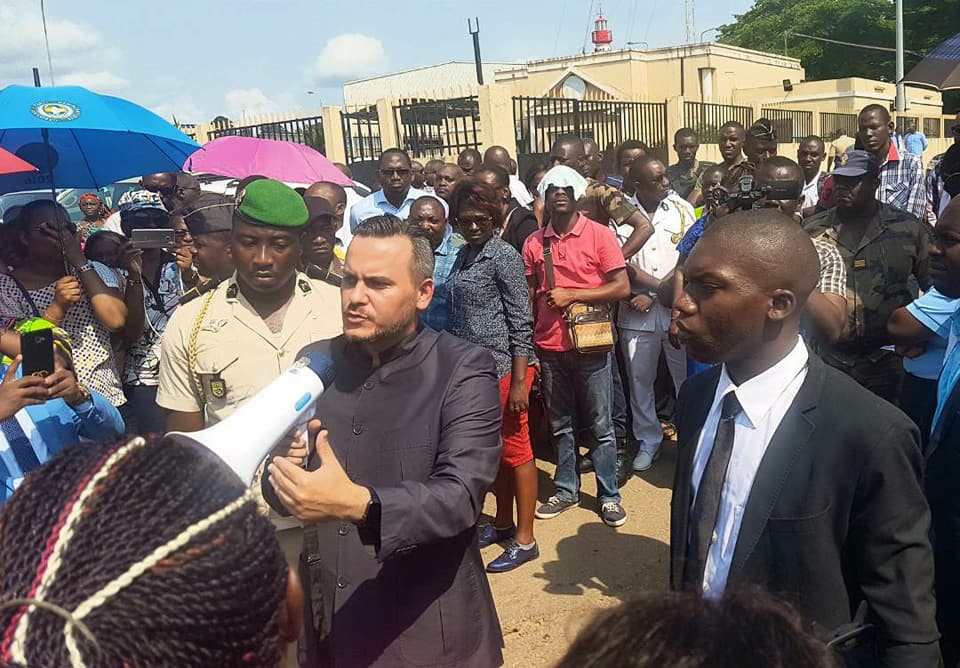 TeamBLAGabon's tweet photo. Au port d'#Owendo ce matin, @BriceLaccruche et les syndicalistes des régies financières, à la recherche des solutions idoines au PB d'arriéré de prime revendiqué par ces derniers. #Gabon #TeamBLA https://t.co/KndXOsefRD