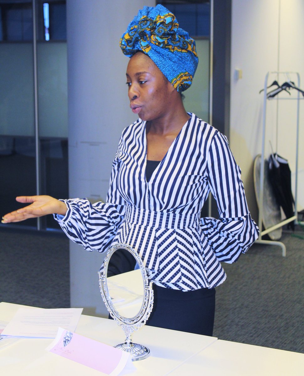 naa_duku's tweet photo. Everything is possible when you have the right people to support you 👑✨ #headwrapstyling #vliscofashion #protection #ClassicRock #africanstyle #wrapqueen #WomenEmpowerment https://t.co/6xK9xAOwlH