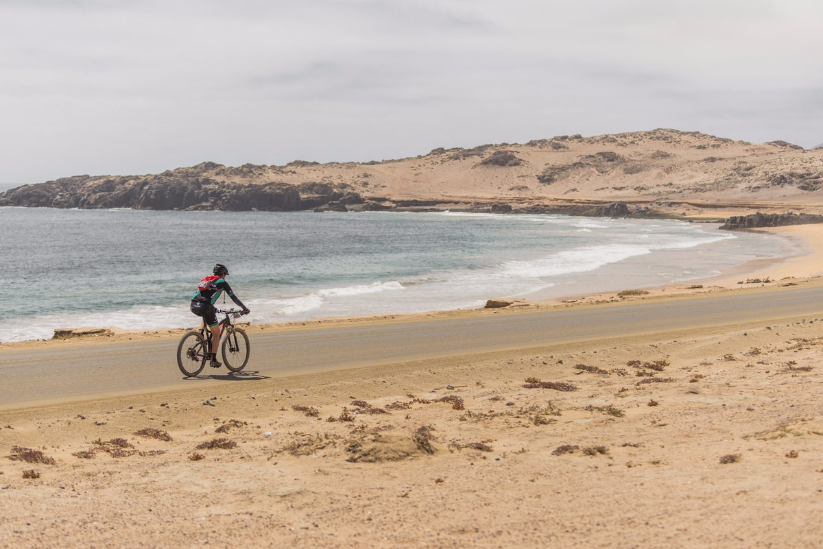 Paisajes de la quinta etapa, del desierto al mar. #somosepicos 😀🚴‍♀️🚴