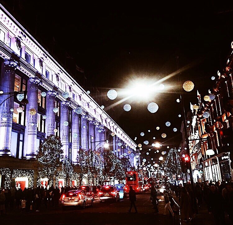 OxfordStreetW1's tweet photo. Congratulations to @stefijl π our Third winner using the hashtag #OxStLightsOn π¬π§ A gift card is coming your way! Still 3 more winners to crown π Just snap our street, follow us and use the hashtag to get involved ππΌπ€³πΌ #OxfordStreet https://t.co/bcZEu3pSBd
