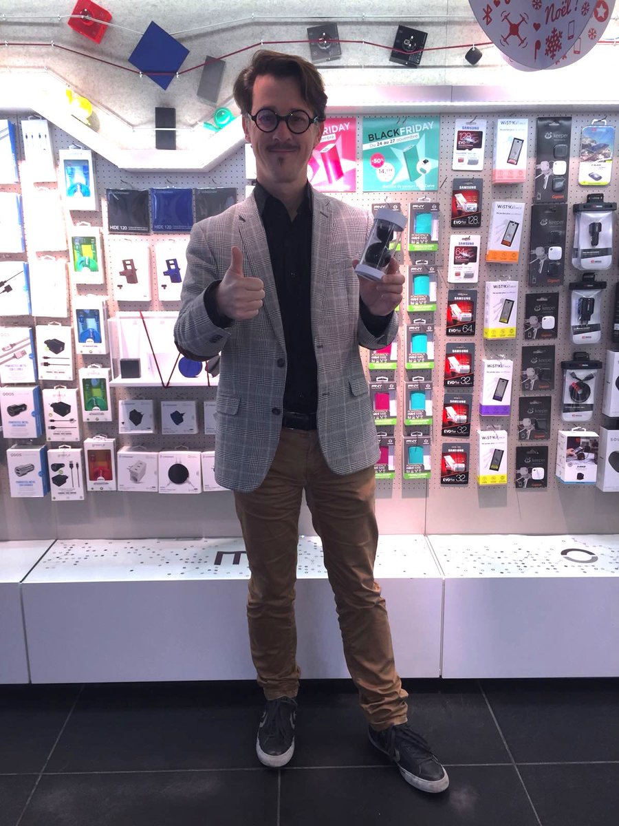 moodaccessoires's tweet photo. Avoir le style jusqu'à son mobile 👍 Un grand bravo à notre grand gagnant Grégoire venu chercher son chargeur Snail 🐌! https://t.co/PcAA6f1hUK