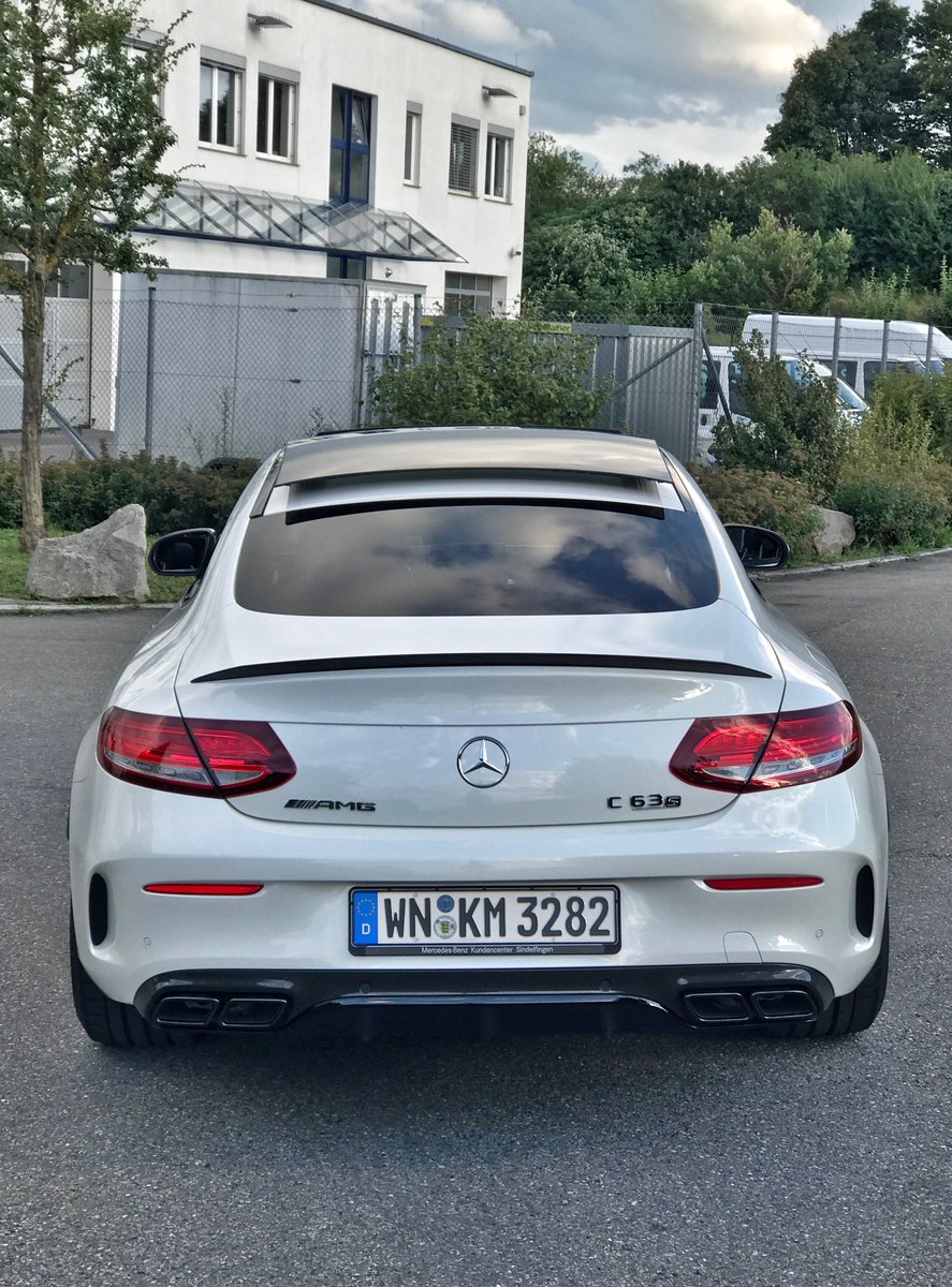MercedesAMG's tweet photo. Our Master Mechanic Michael Kubler's pride and joy is his Mercedes-AMG C 63 S Coupé: The White Shark.

[Csn: 8.9 - 8.6 l/100 km | CO2: 209 - 200 g/km] https://t.co/5H2WUNrv6h