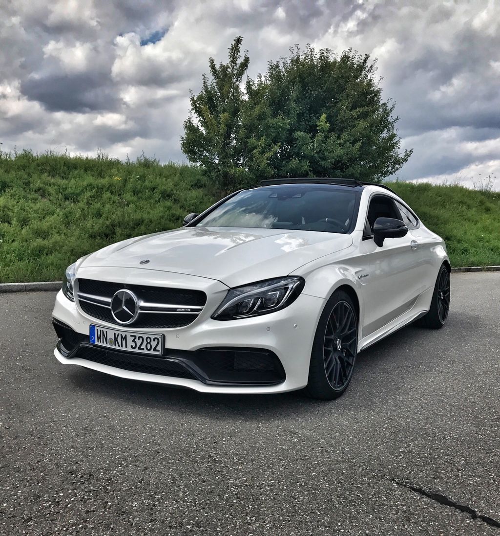 MercedesAMG's tweet photo. Our Master Mechanic Michael Kubler's pride and joy is his Mercedes-AMG C 63 S Coupé: The White Shark.

[Csn: 8.9 - 8.6 l/100 km | CO2: 209 - 200 g/km] https://t.co/5H2WUNrv6h