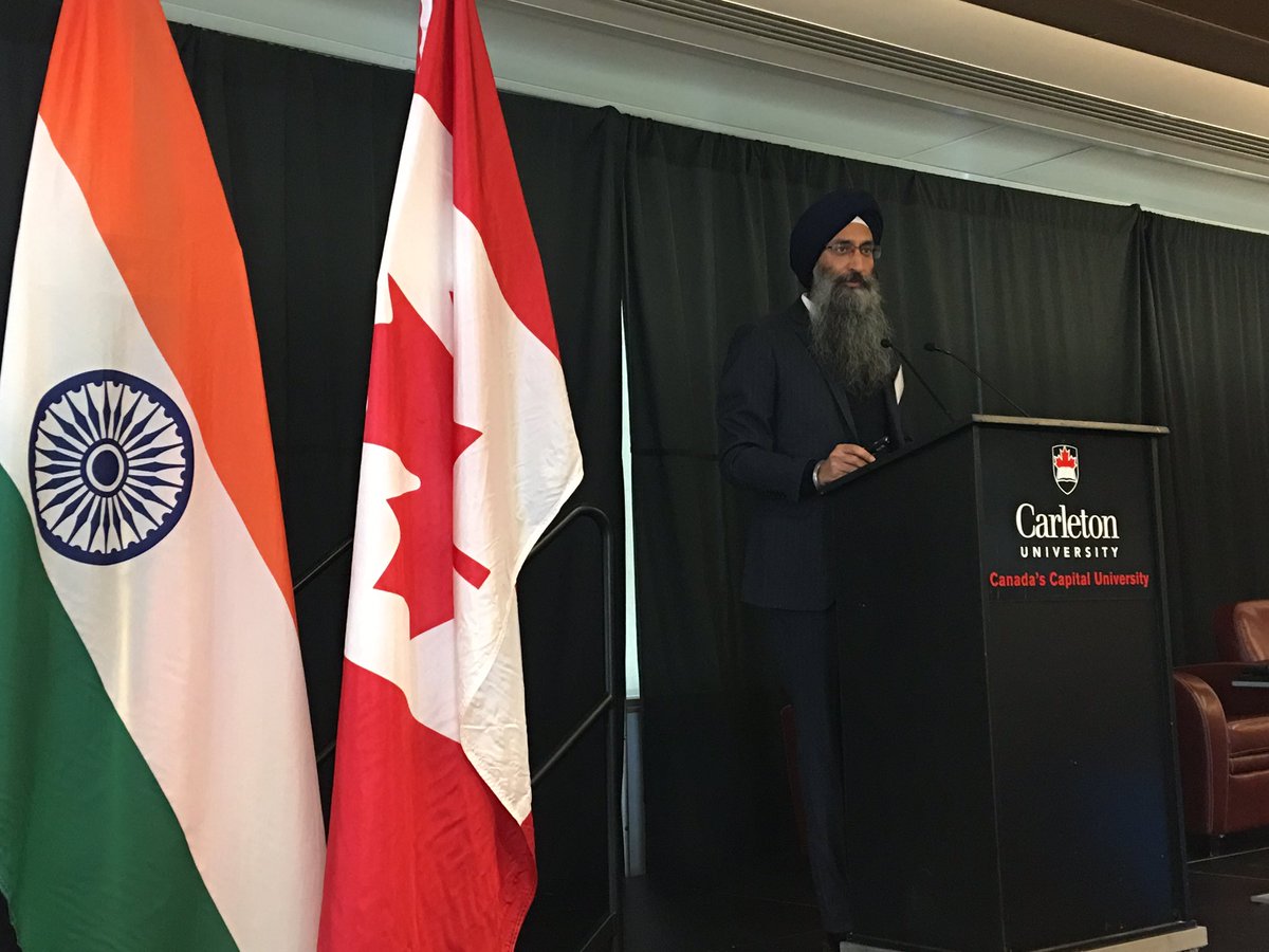 rajinca's tweet photo. @CanadaIndia_CA @Datawind Suneet Tuli delivers an inspiring keynote on Sikhism at @Carleton_U @ottawacity @JimWatsonOttawa @HCI_Ottawa  🙏 https://t.co/hqZ4d8T5Q7