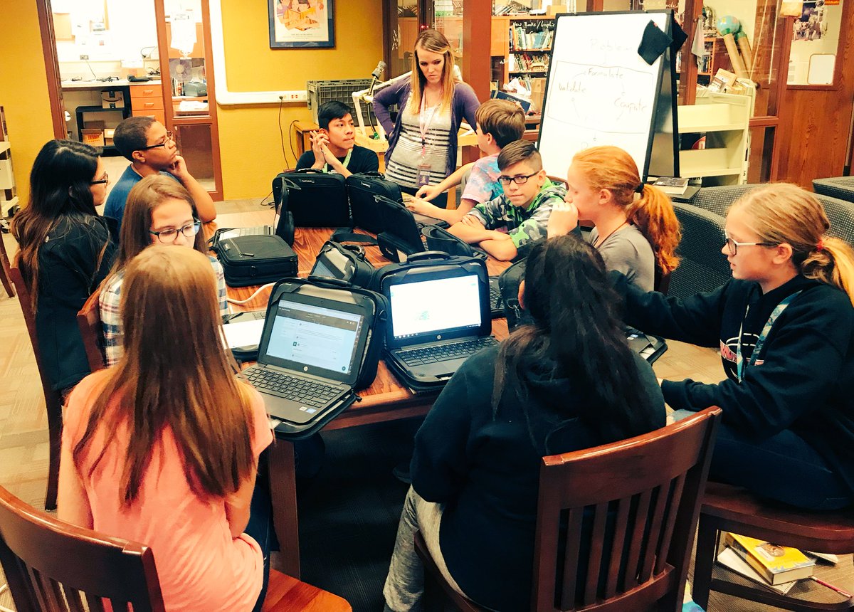 MartenBenjamin's tweet photo. #mathmaticalmodeling @WalnutMiddle with the amazing @DocBuhrman #whywildcatsrule #RiseGI https://t.co/qXJlXMoloZ