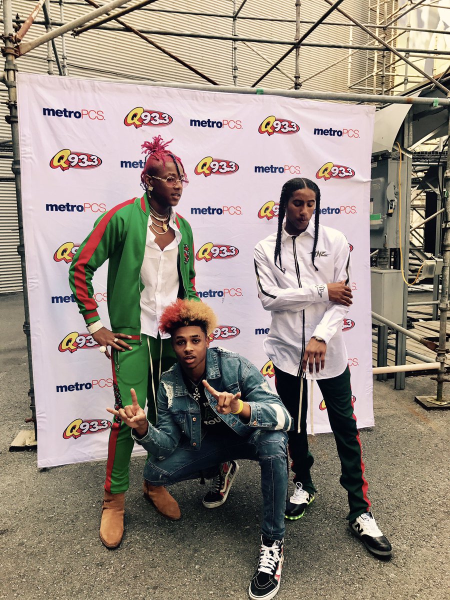 DontActShook's tweet photo. 14 years down @deelotweeted a lot more to go bro๐๐ #Oneway #YKยฎ #Tainermania #FanFest2017 #NewOrleans https://t.co/LEY86uy8Ax